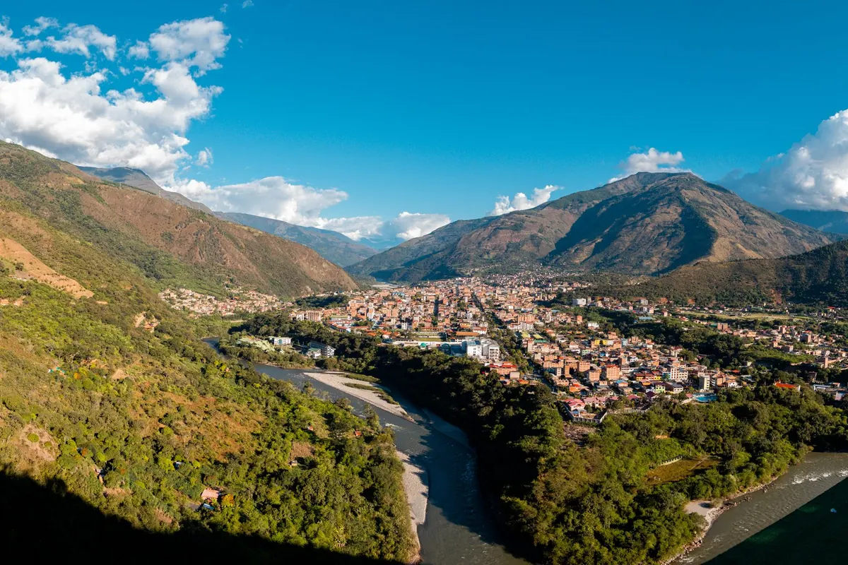 Quillabamba y el río Vilcanota desde el aire